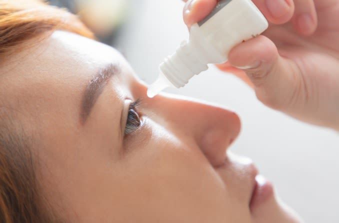 Có thuốc điều trị đục thủy tinh thể cho mắt khỏi hoàn toàn không?