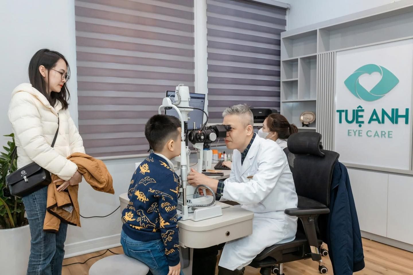 Lời cảm ơn từ trái tim – Hành trình giữ gìn đôi mắt khỏe mạnh của bé Hùng tại Phòng khám Mắt Tuệ Anh