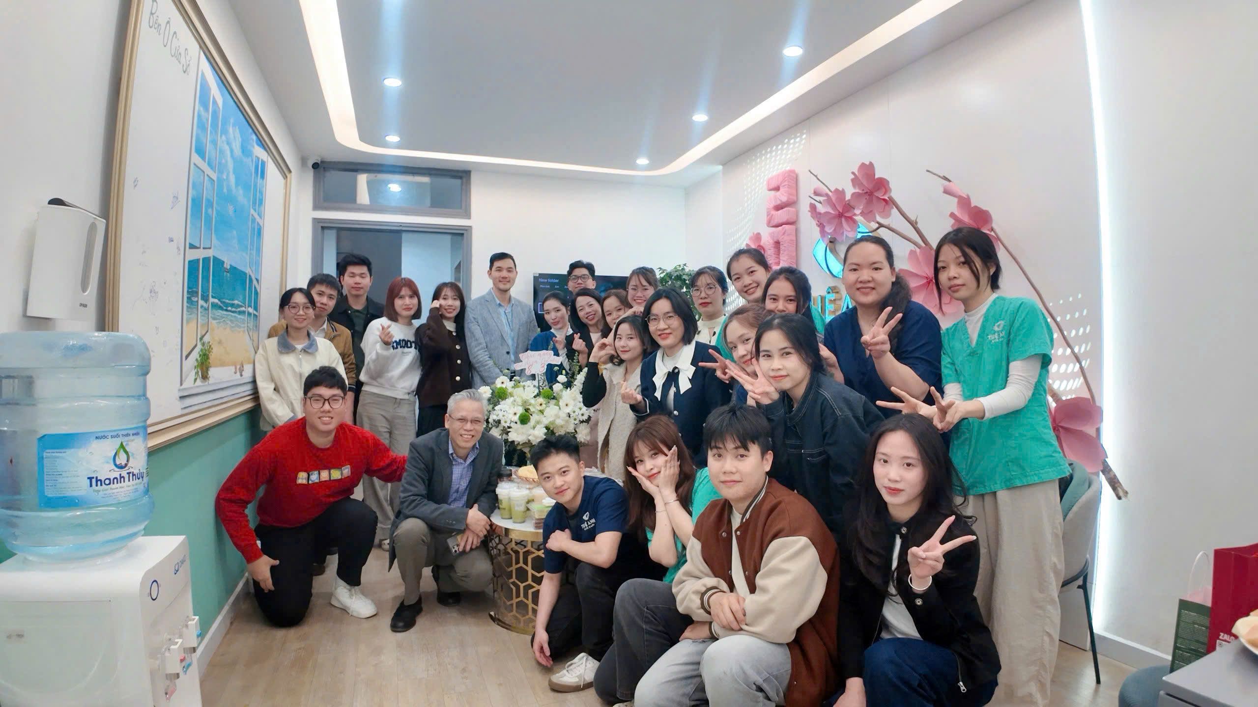 Phòng khám Mắt Tuệ Anh tổ chức mừng Quốc tế Phụ Nữ 8/3 ấm áp cho toàn thể nhân viên nữ