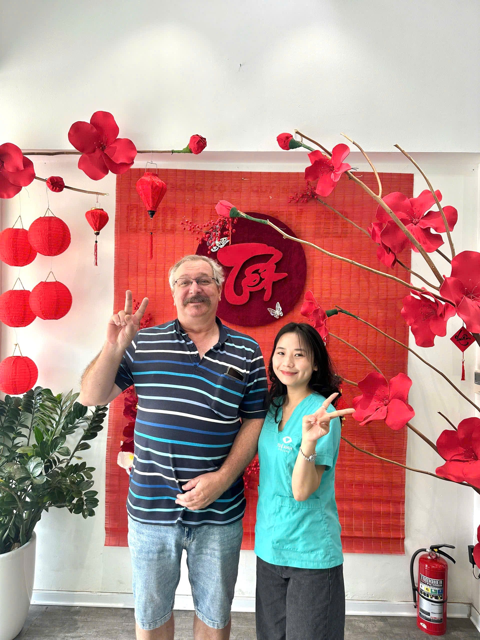 Sau 4 tháng từ lần khám đầu tiên, ông Ralph Christopher vẫn chọn Tuệ Anh khi quay lại Việt Nam