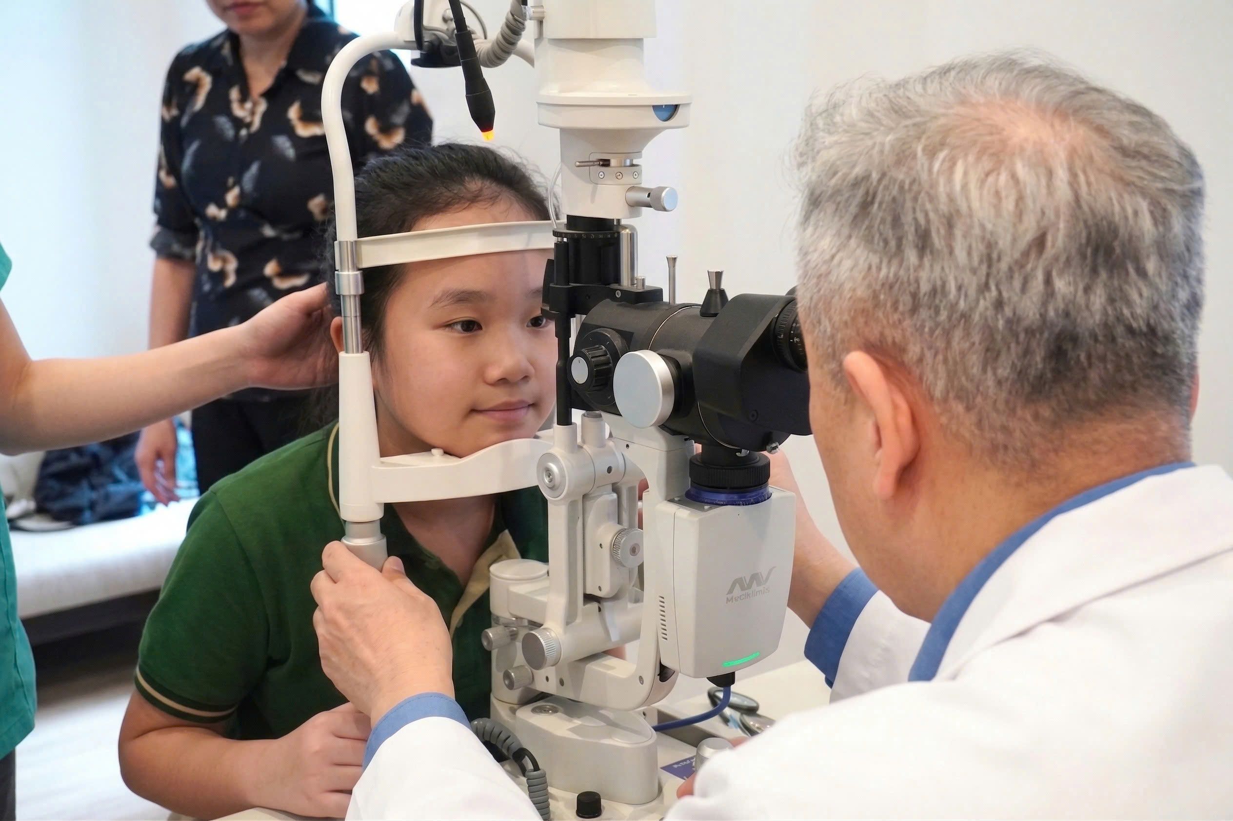 1 Năm kiểm soát cận thị bằng ánh sáng đỏ, các chỉ số liên quan đến mắt của bé Trâm đã thay đổi tích cực như thế nào?