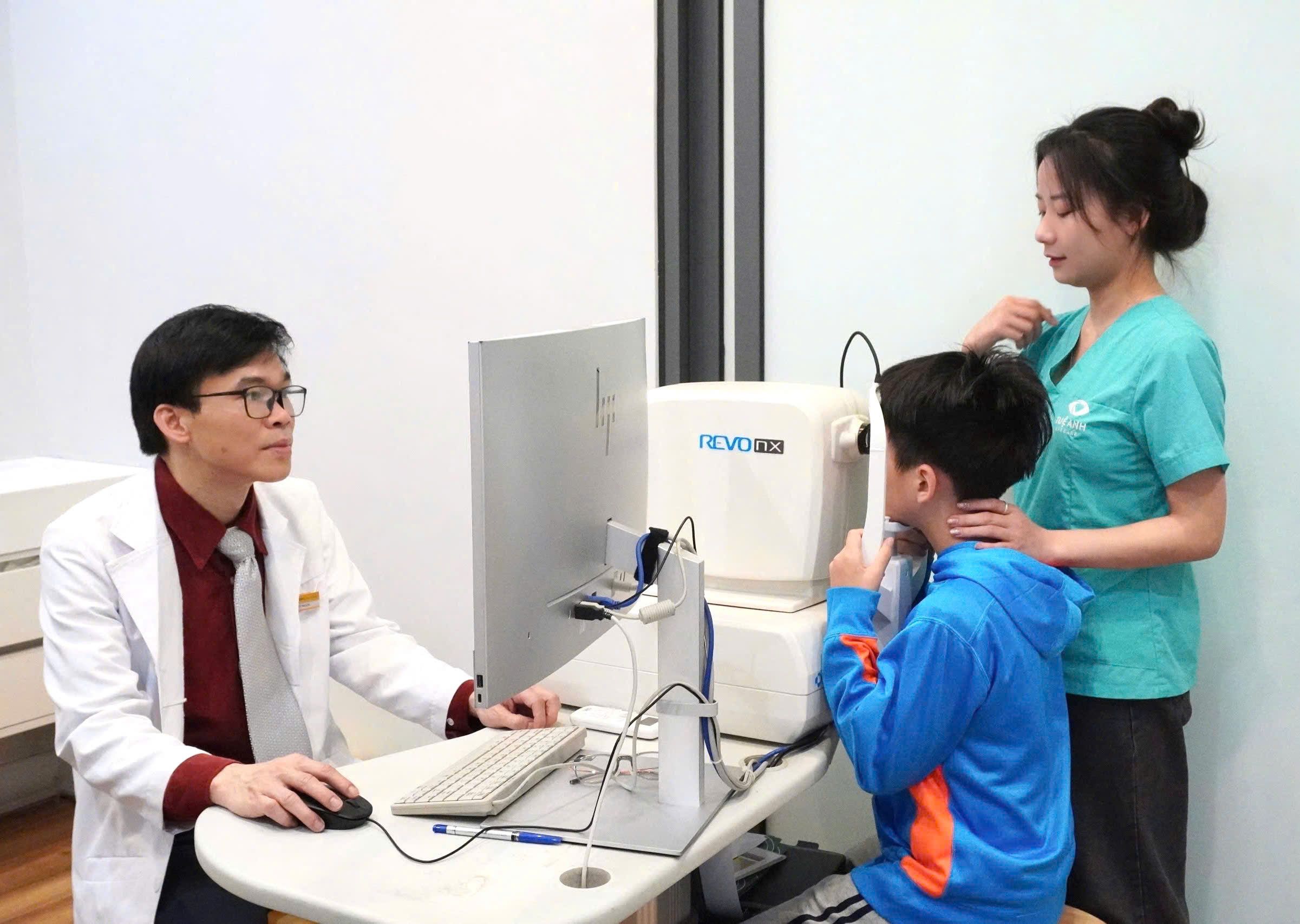 Tiền cận thị cần được định nghĩa theo từng độ tuổi để phát hiện sớm và can thiệp kịp thời